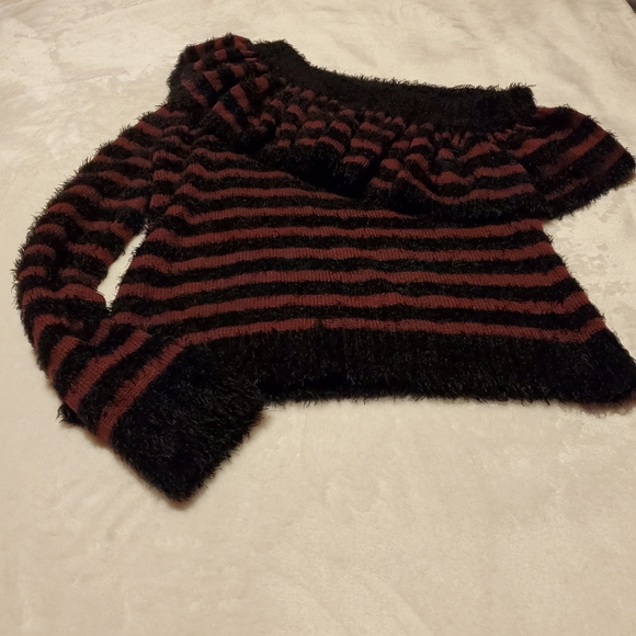 Woman's one shoulder ruffle sweater - Picture 1 of 1